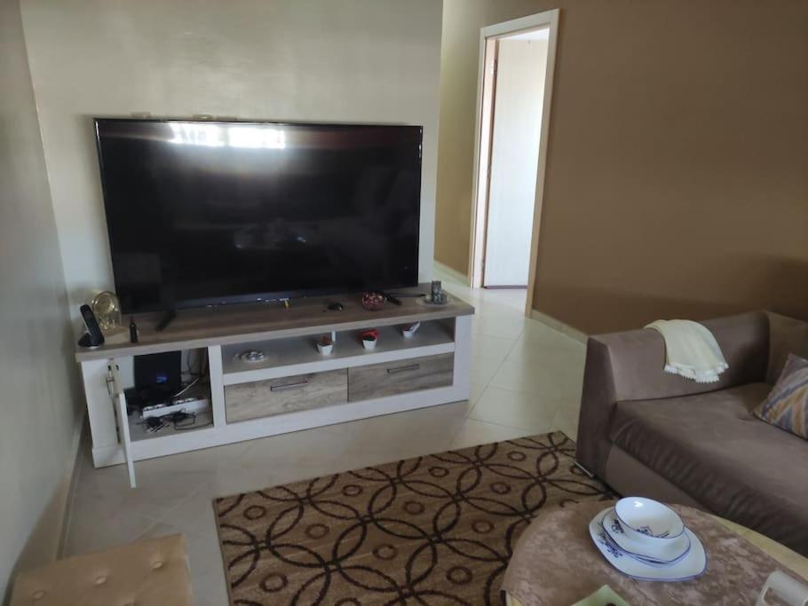 Spacieux Salon Et 2 Pieces Apartment